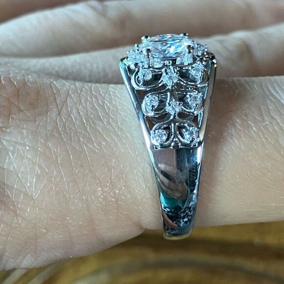 Genuine Moissanite Sterling Silver Ring Size 9 - Picture 3 of 10